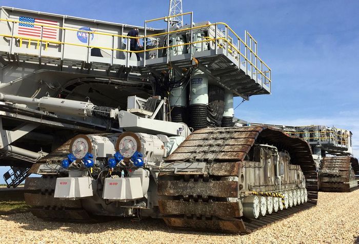 Hunger Hydraulic Cylinders for NASA Crawler Transporter