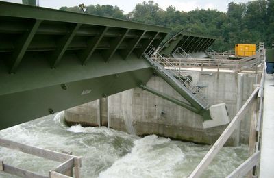 Hydraulikzylinder für den Stahlwasserbau